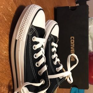 black low top converse